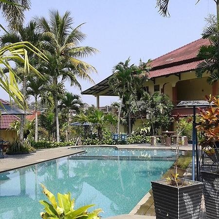 Aries Biru Resort Cisarua Ngoại thất bức ảnh
