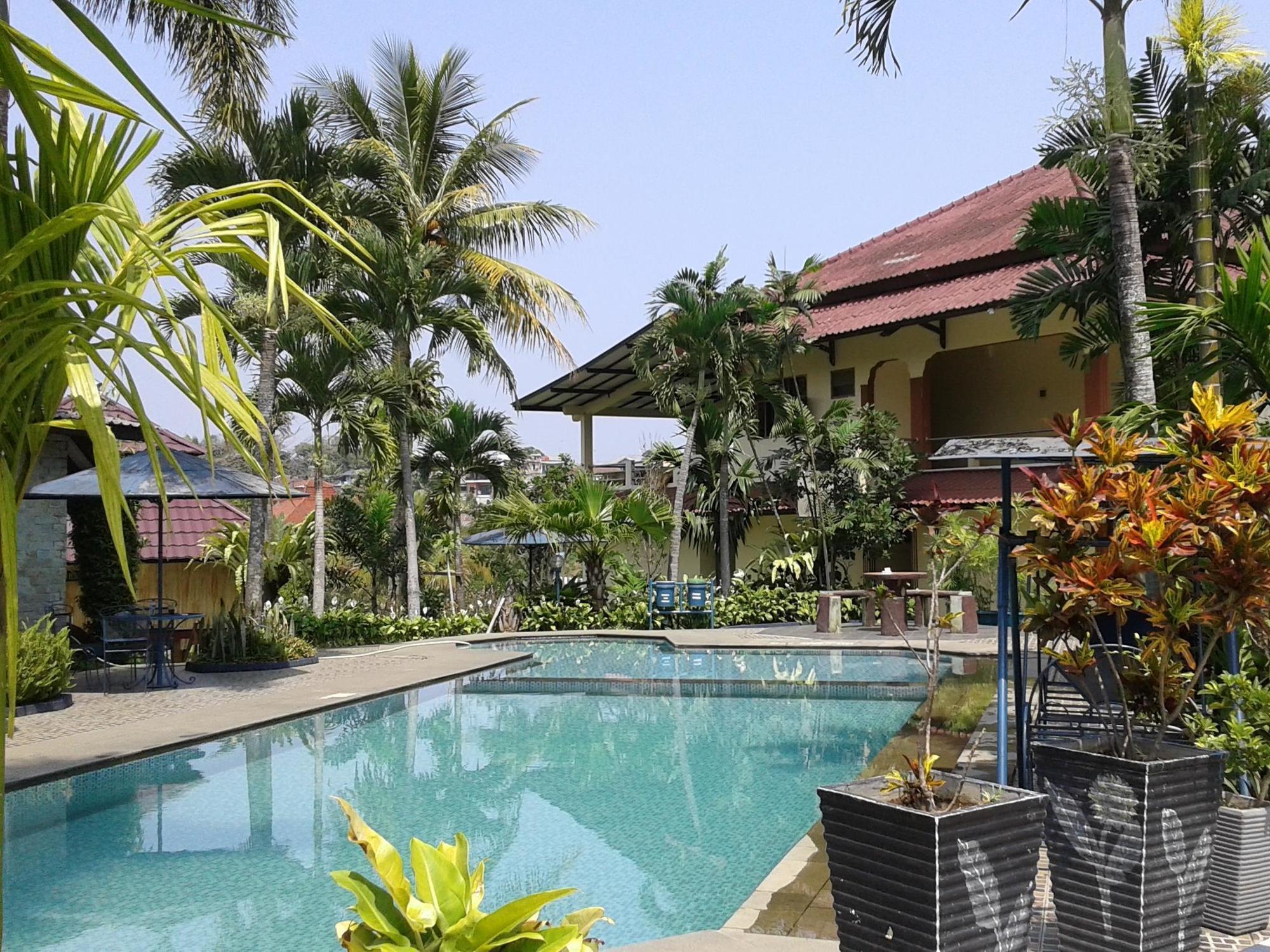 Aries Biru Resort Cisarua Ngoại thất bức ảnh